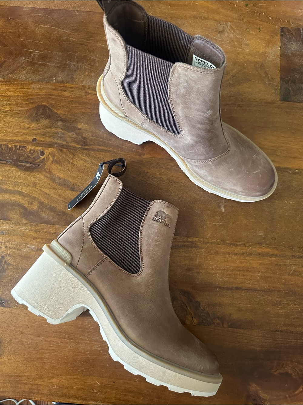 Sorel Hi-line waterproof leather pull on chunky sole winter boots size 9.5 NWT